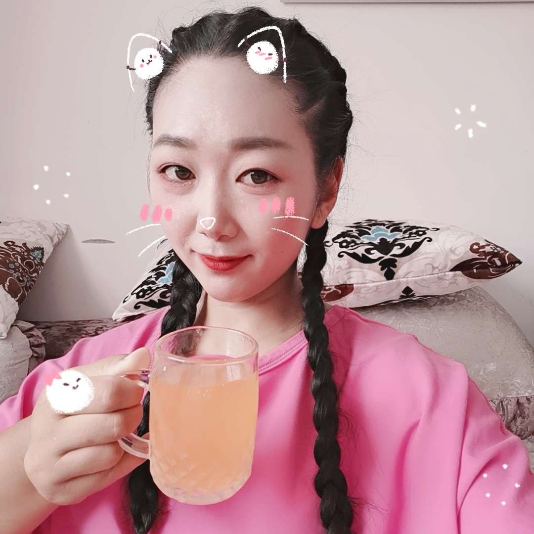 爱笑的胖女孩的照片