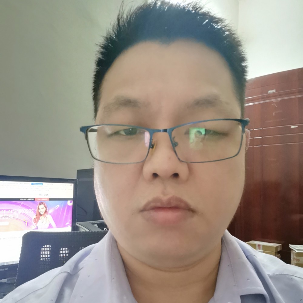 细心踢发夹的照片