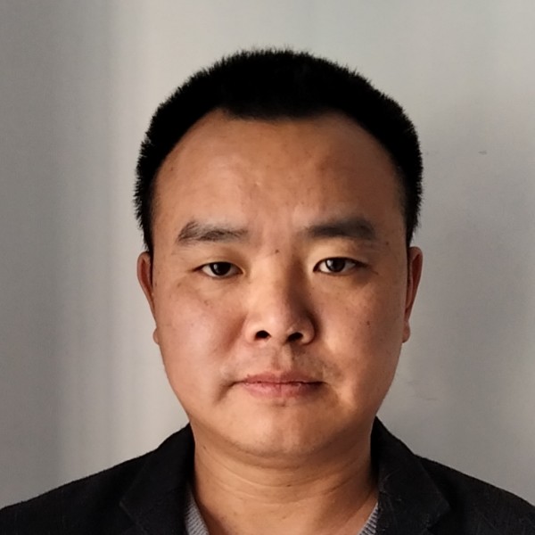 动人深拥煎蛋的照片