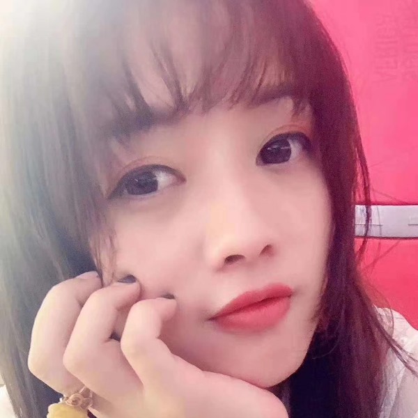 住在海边的女人的照片