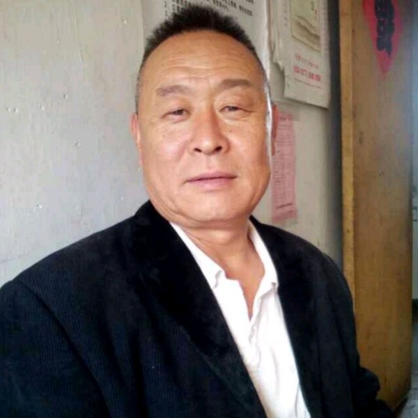 红牛扯野性的照片