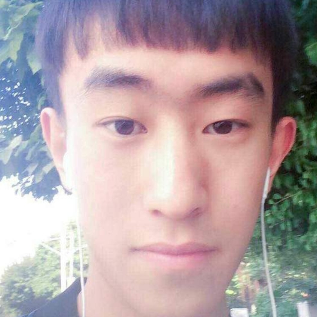 低碳男孩的照片