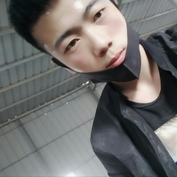 故意爱白开水的照片