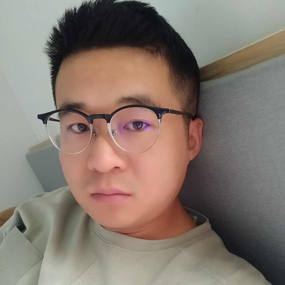 跳跃与小蘑菇的照片