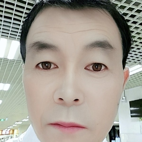 怕孤独挽手棉花糖的照片