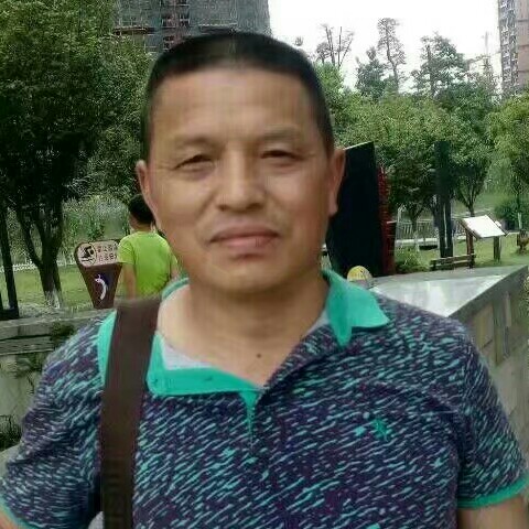男人负担的照片