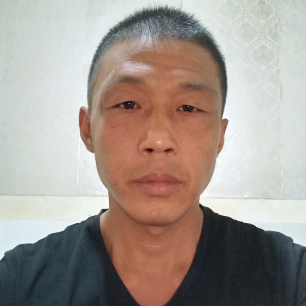 微笑守护家人的照片