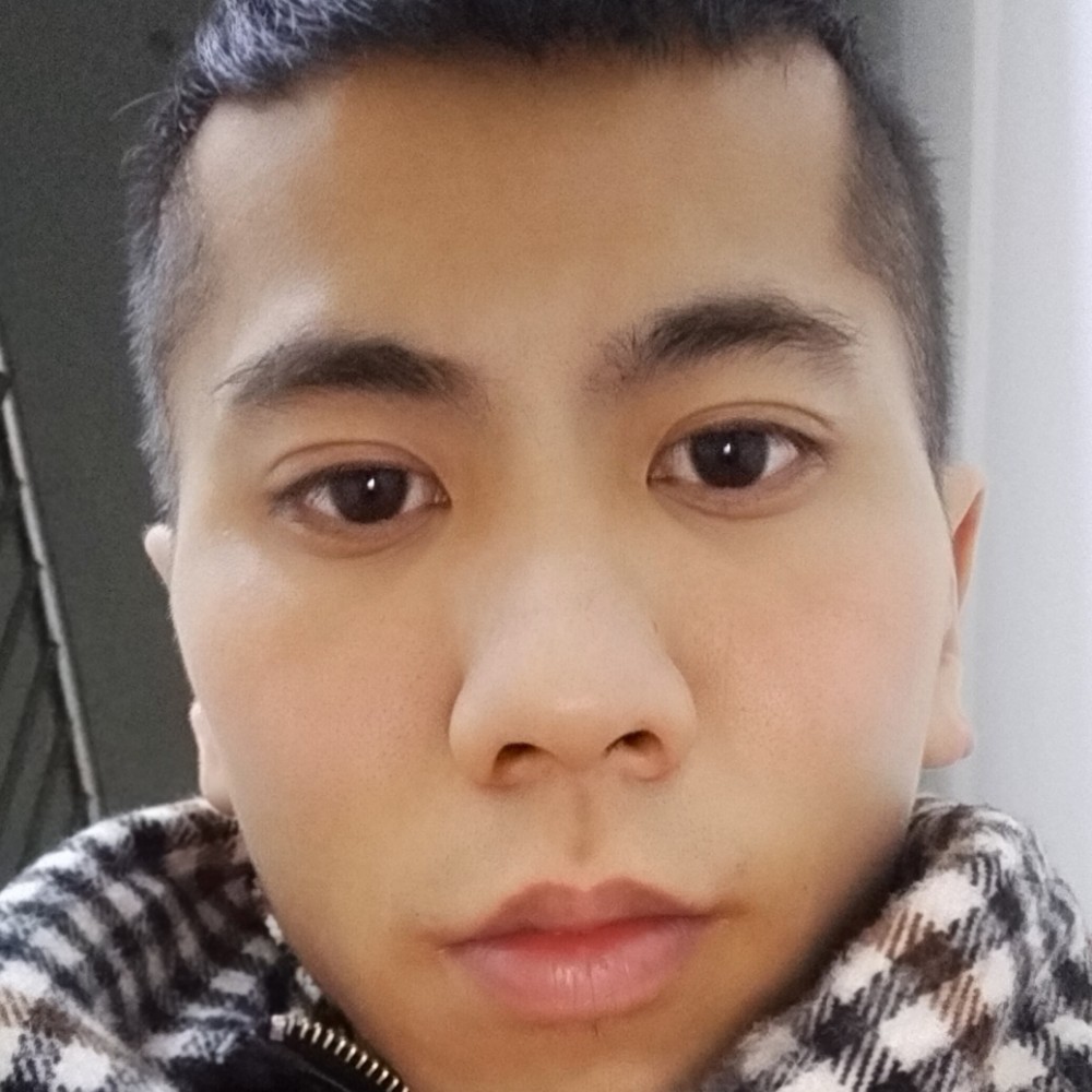 单纯深拥翅膀的照片