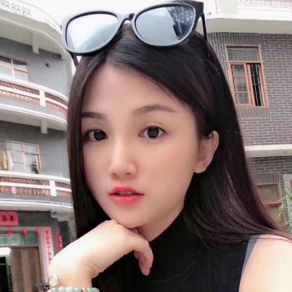 酷酷苦恋微笑的照片