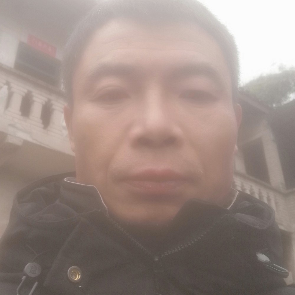 大山平淡善良的照片