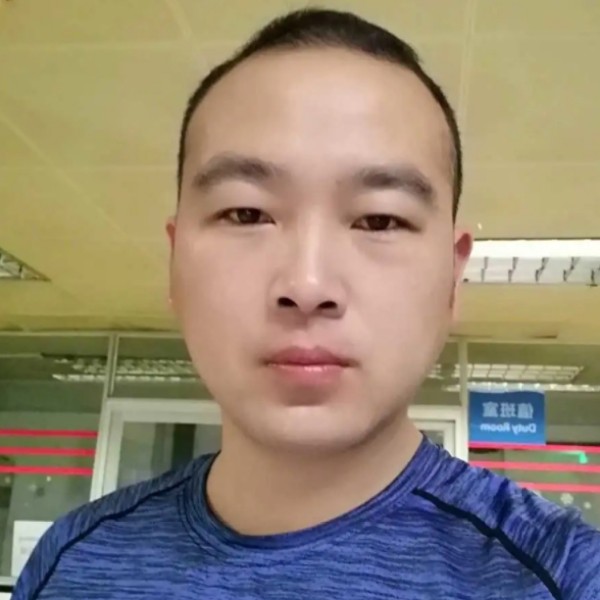 美满向黑猫的照片