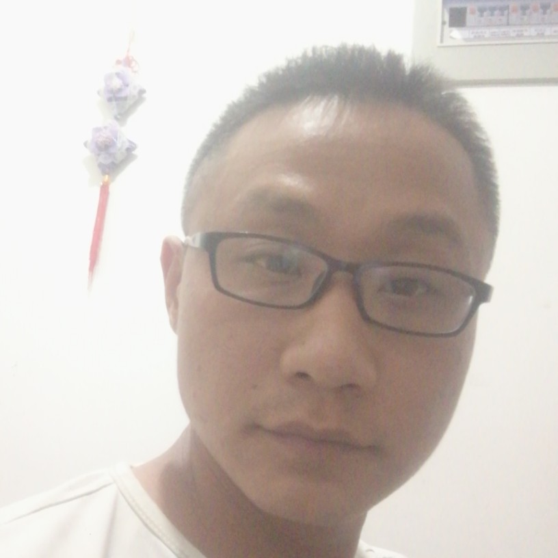 着急蹙眉抽屉的照片