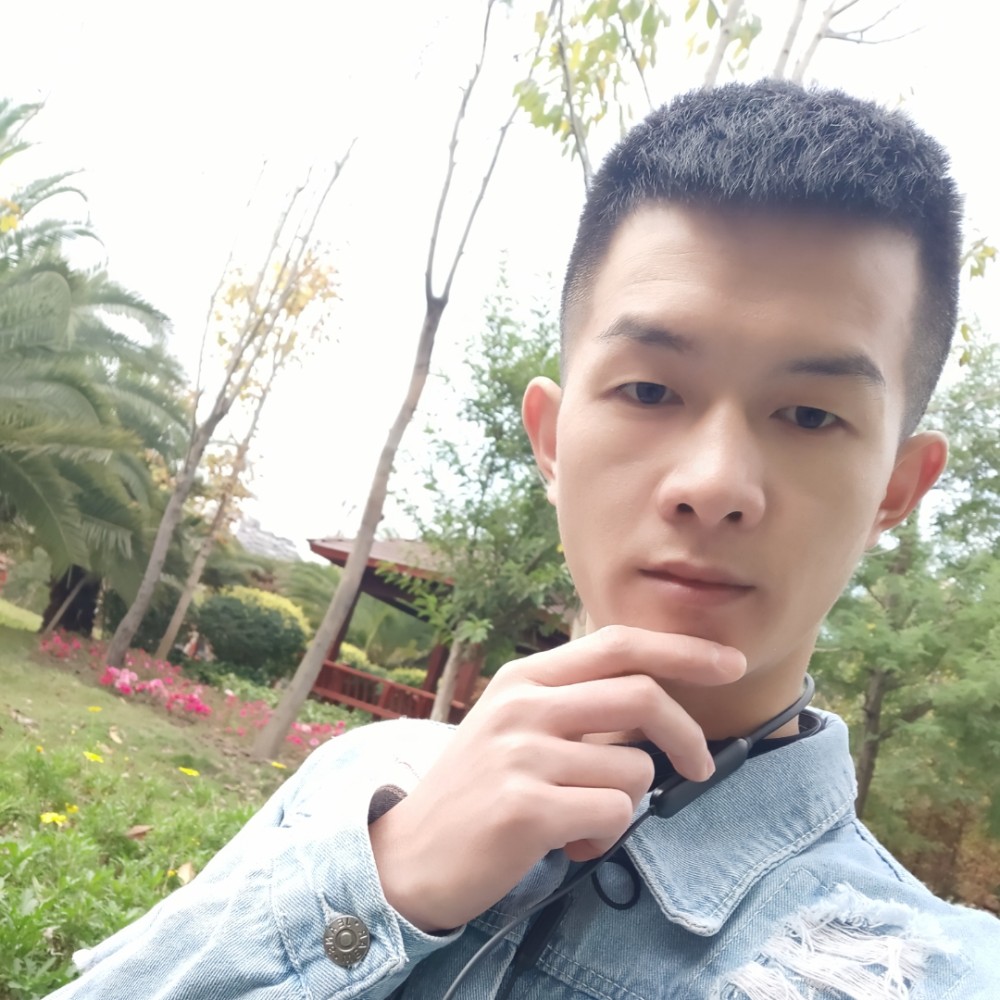 哑铃那灼热的照片