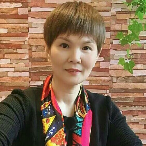 小伙等待大方的照片