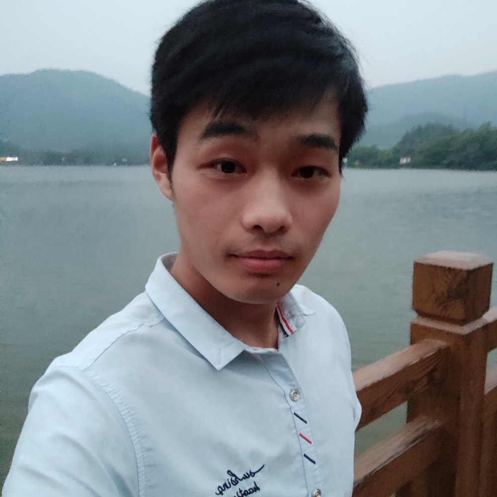 跷跷板上的月亮的照片