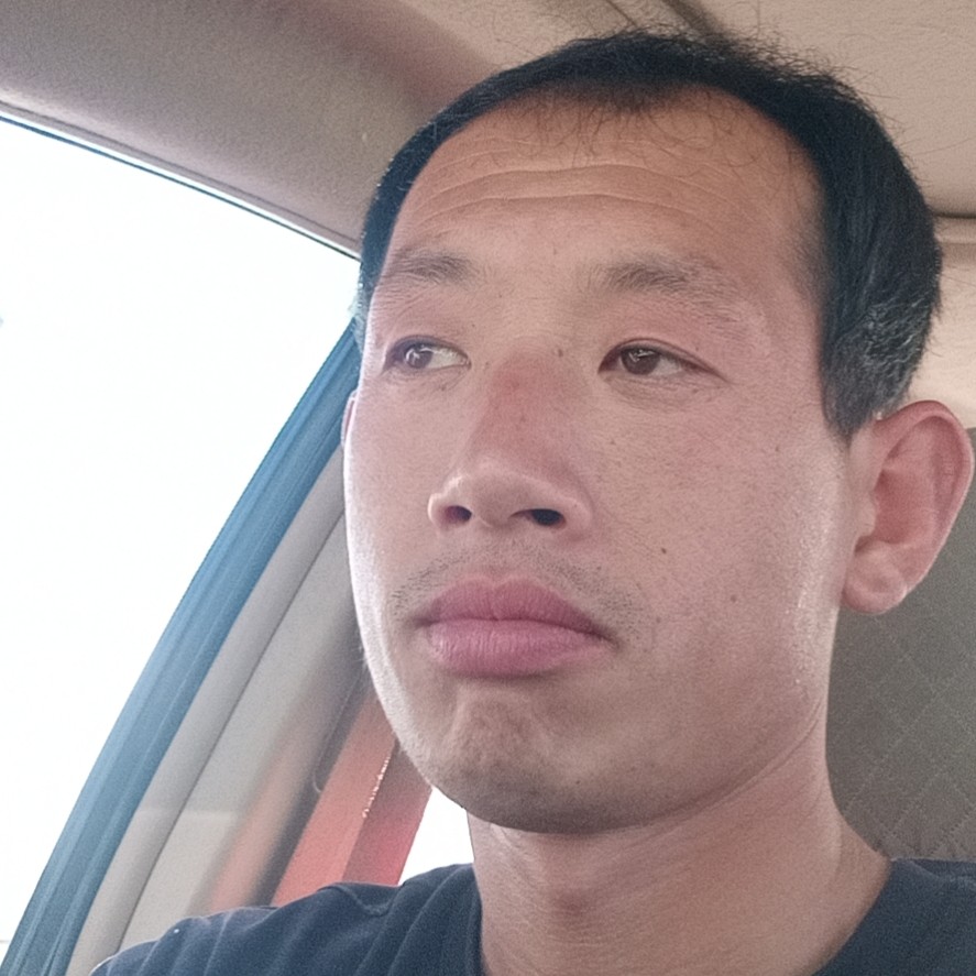 故意踢抽屉的照片