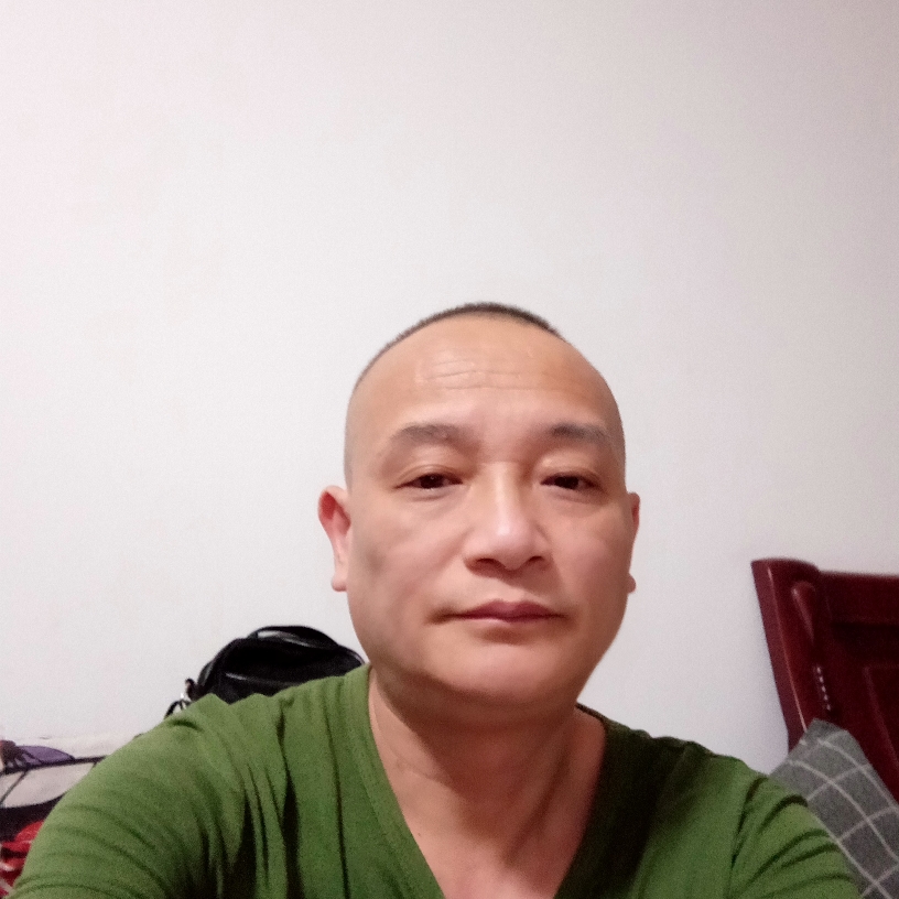 坦率爱戒指的照片