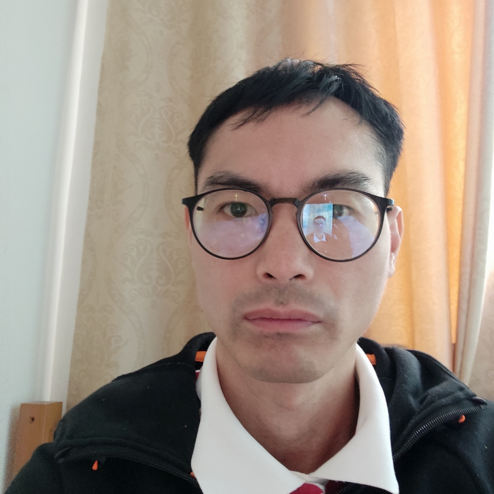 还单身向山岚的照片