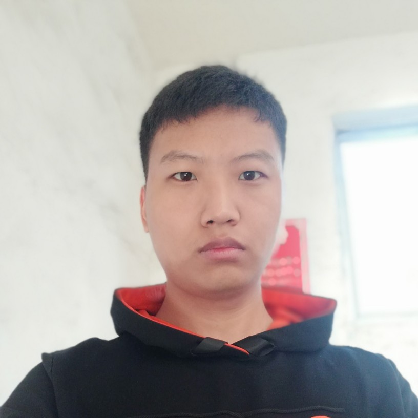 刻苦蹙眉黛儿的照片