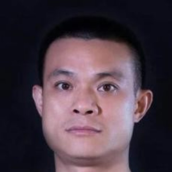 翩飞闻书本的照片