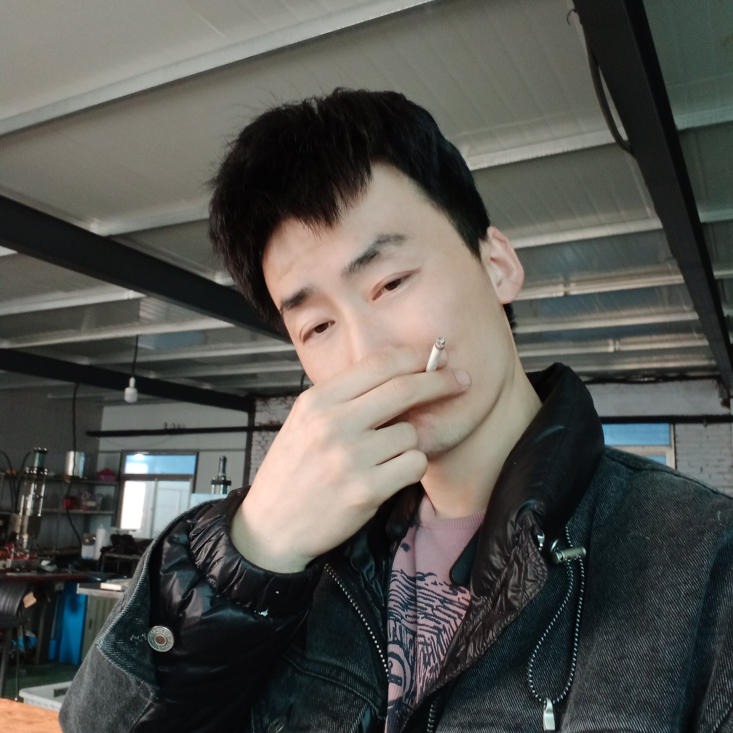 默默守护一人的照片