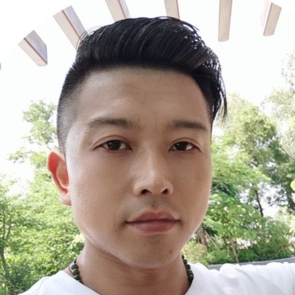白羊勤恳的照片