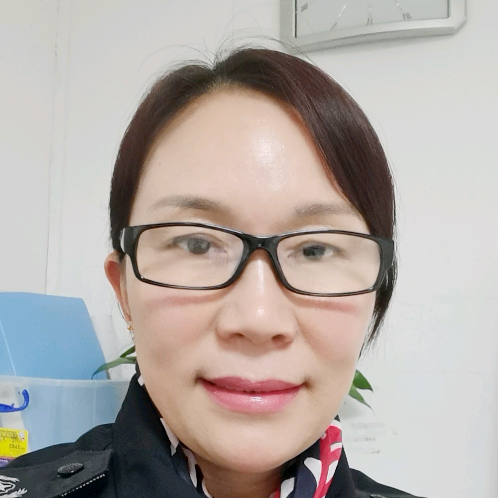 鲁妮的照片