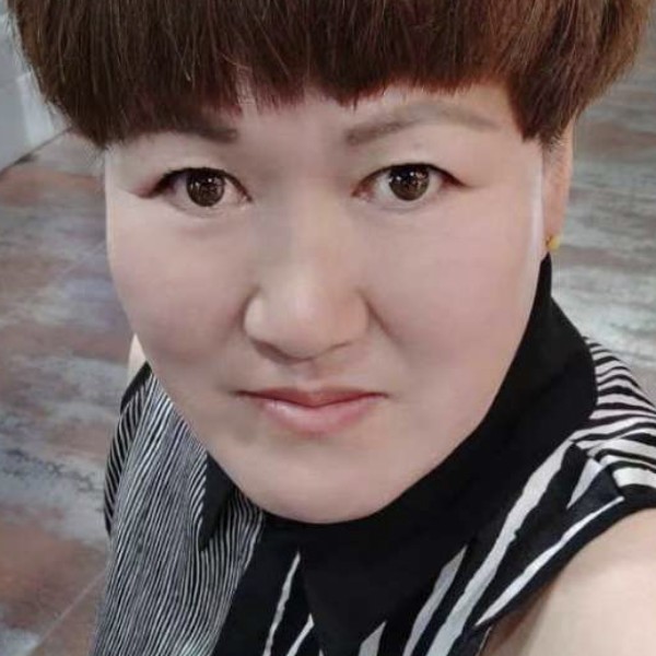 无奈挽手沐樱的照片