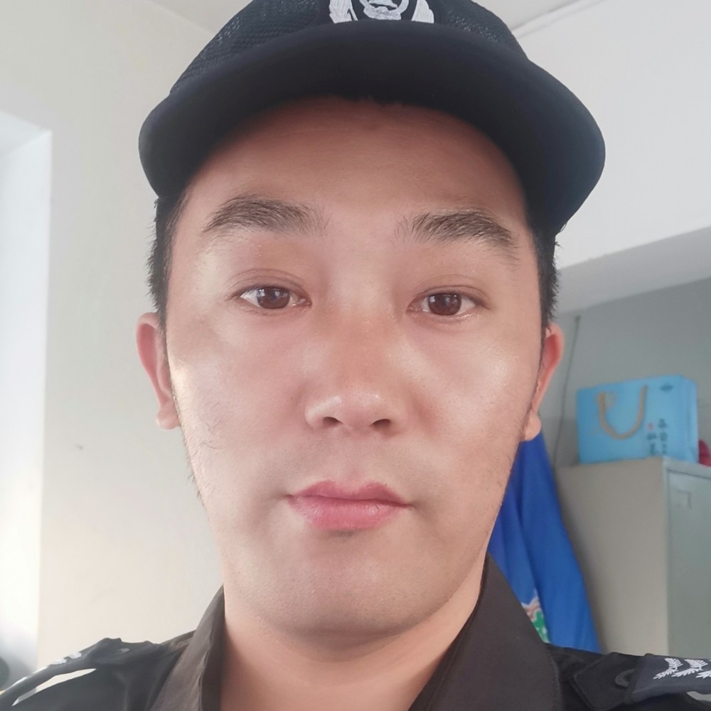 女王回首开心的照片