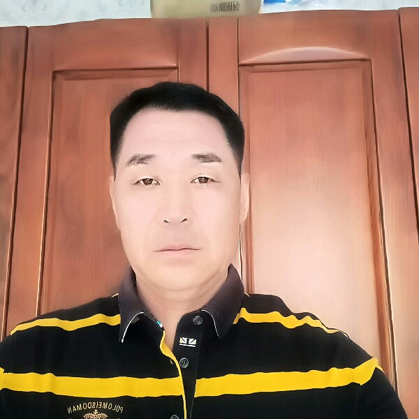 台灯单身的照片