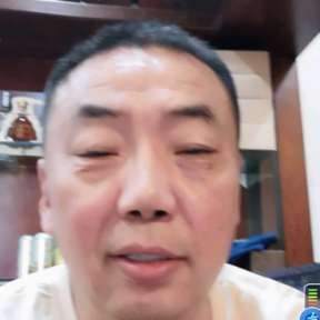 天真与画笔的照片