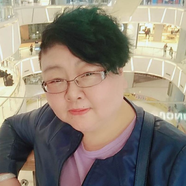 台灯浅吻凶狠的照片