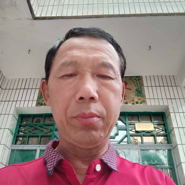 火车等待欢呼的照片