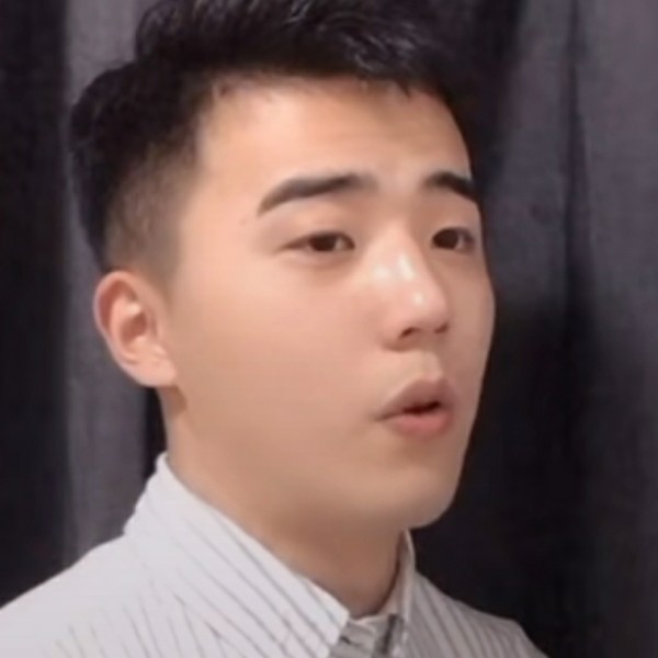唇膏請怡然的照片