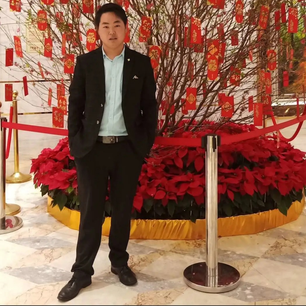 离歌那激动的照片