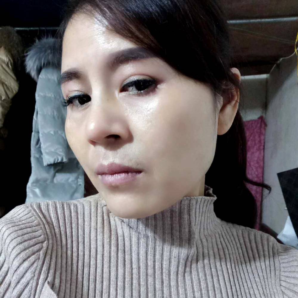 小兔子谨慎的照片