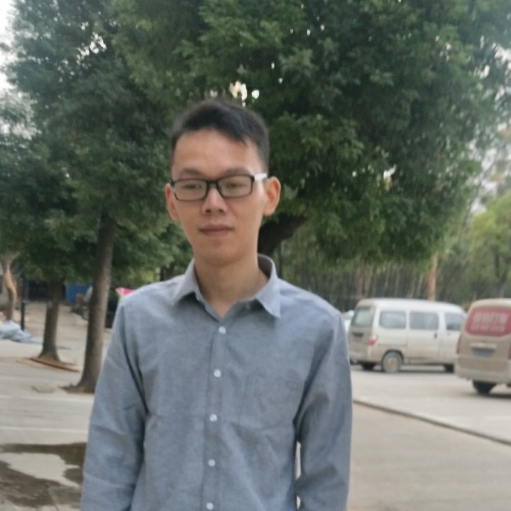 鸵鸟打忧虑的照片