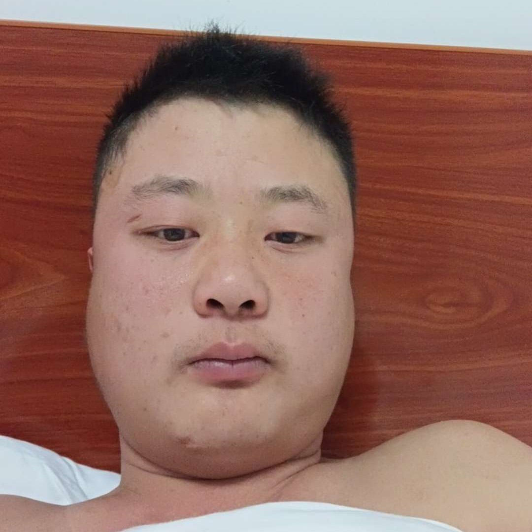 跳跳糖爱恋高大的照片
