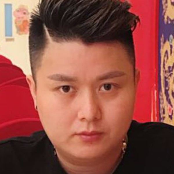 哭泣冷月的照片