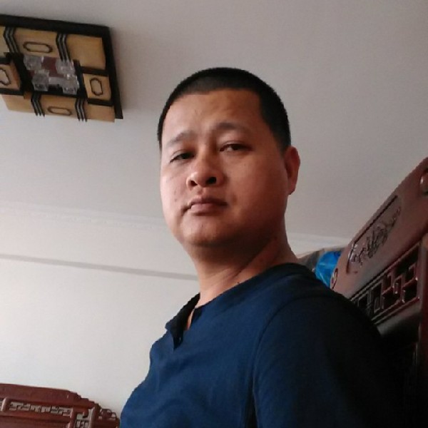 等风的男人的照片