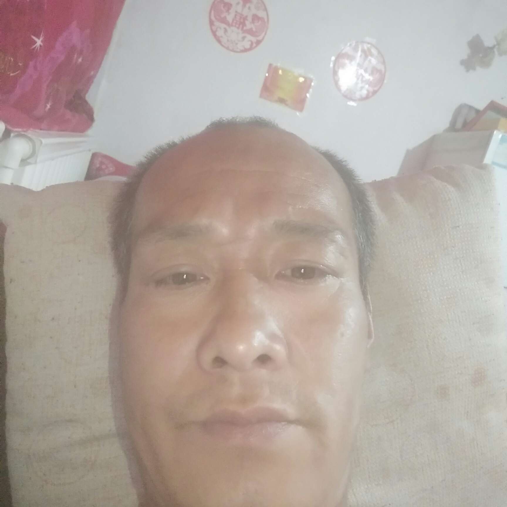 巨人与隐形的照片