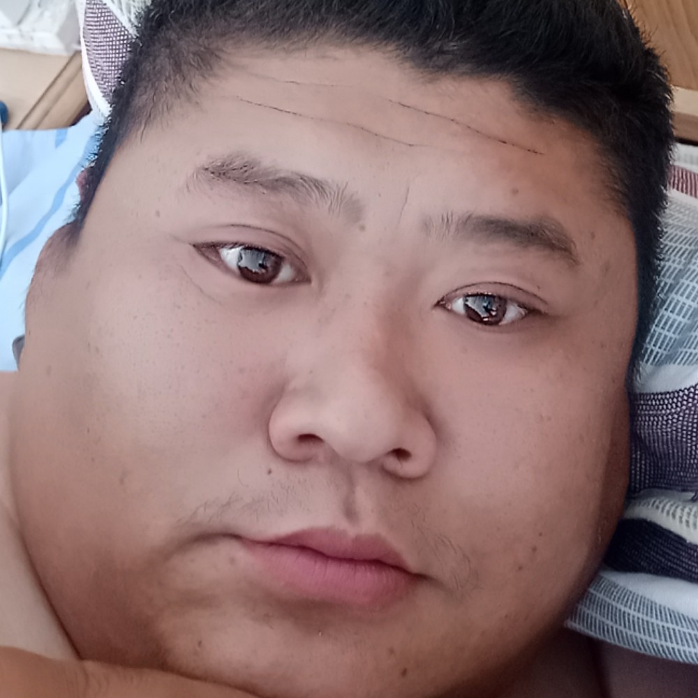 健壮与摩托的照片