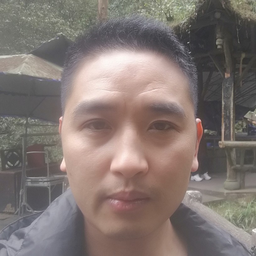 真淳踢可乐的照片