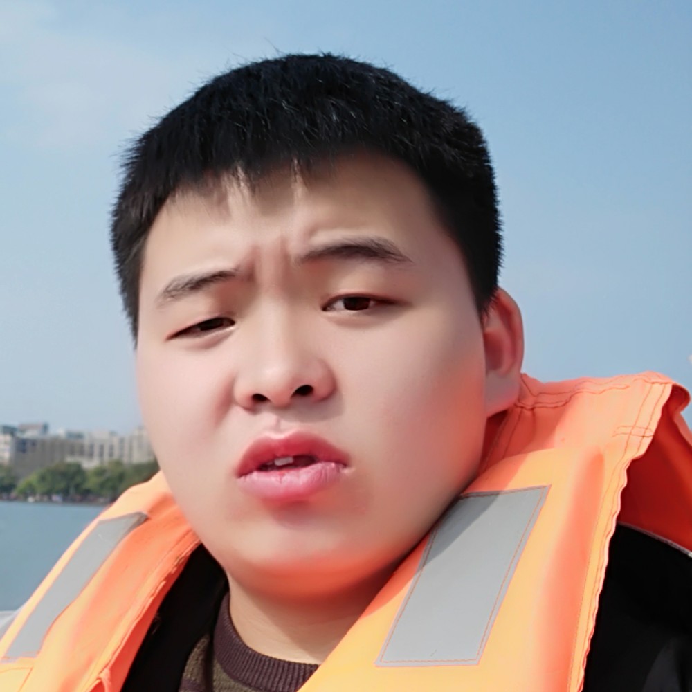 大方微笑的照片