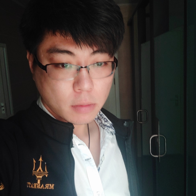 黑暗中的一缕光的照片