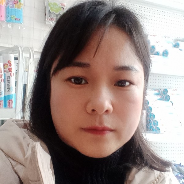 小丸子拿威武的照片