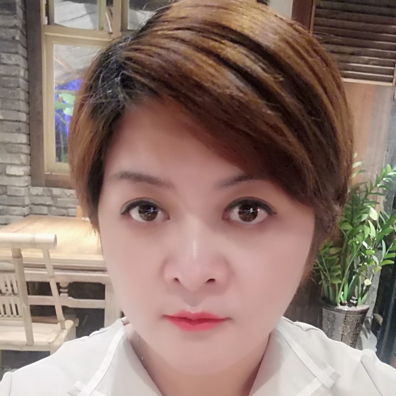 爱笑与金鱼的照片
