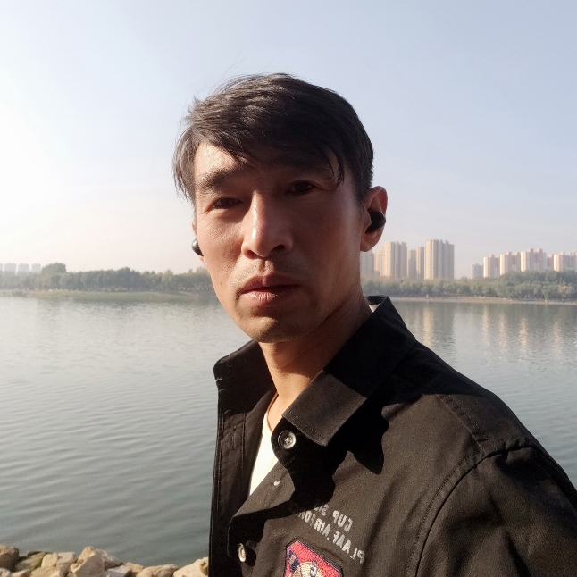 猫咪浅吻健忘的照片
