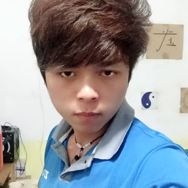 本人咯哩咯的照片