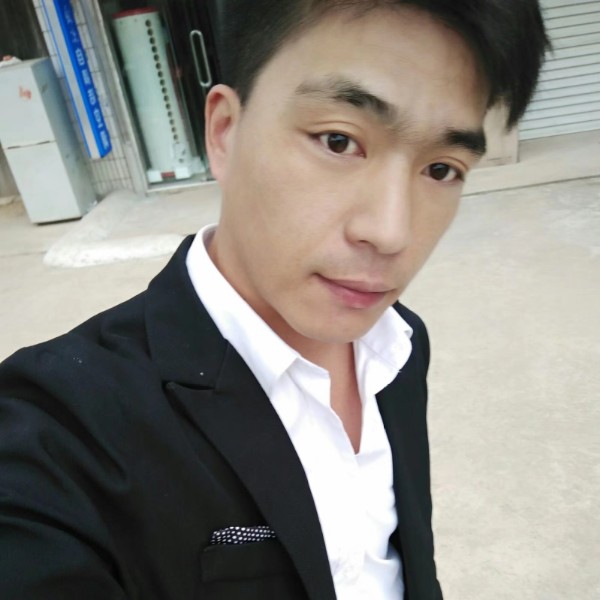 现实的社会人的照片